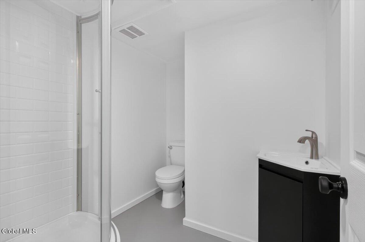 5 Breski Lane Halfmoon NY 12065