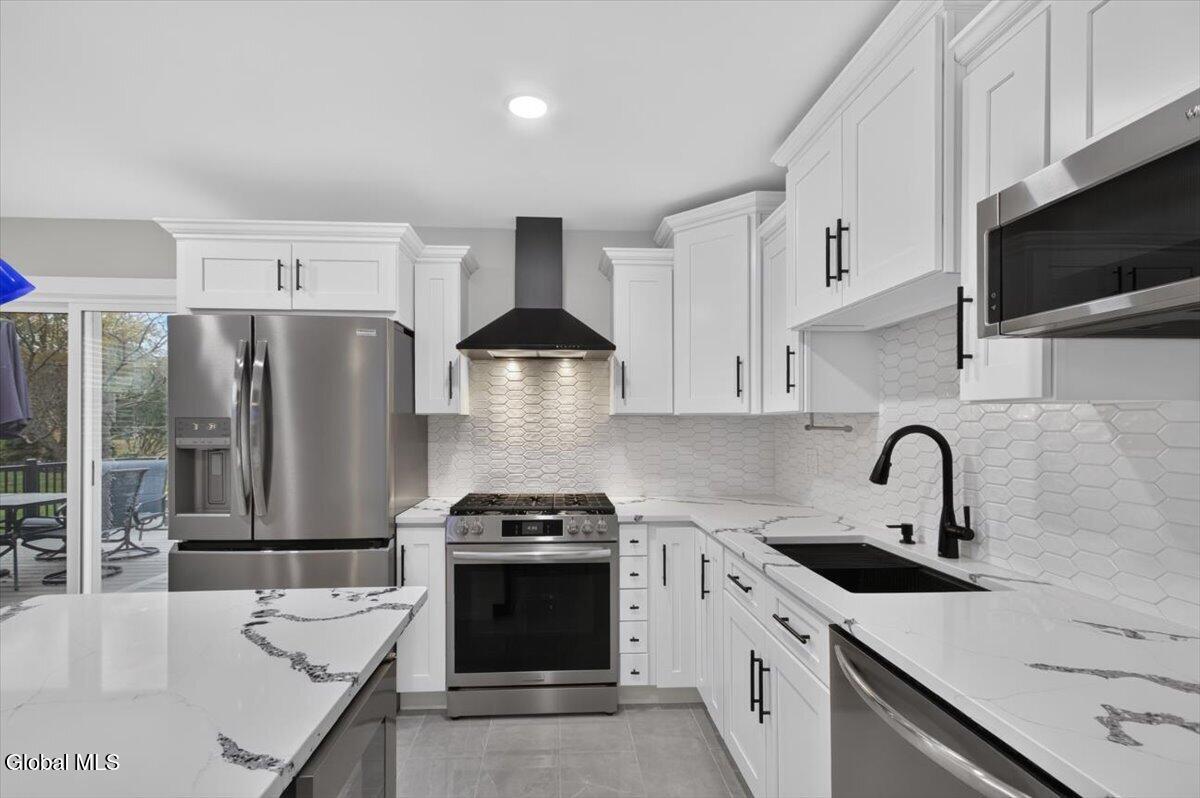 5 Breski Lane Halfmoon NY 12065