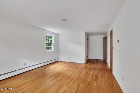 9 Chestnut Lane Clifton Park NY 12065