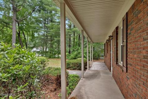 9 Chestnut Lane Clifton Park NY 12065
