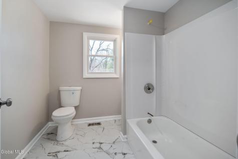 90 Clamsteam Road Halfmoon NY 12065