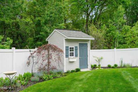 6 Sierra Court Schenectady NY 12304