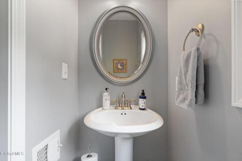 6 Sierra Court Schenectady NY 12304