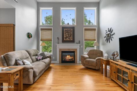 6 Sierra Court Schenectady NY 12304