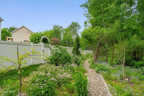 6 Sierra Court Schenectady NY 12304