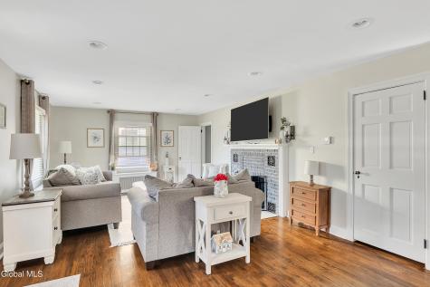 13 Van Buren Road Glenville NY 12302