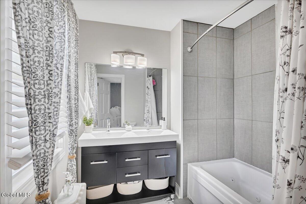 13 Van Buren Road Glenville NY 12302