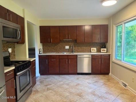 112 Glenhill Drive Schenectady NY 12302
