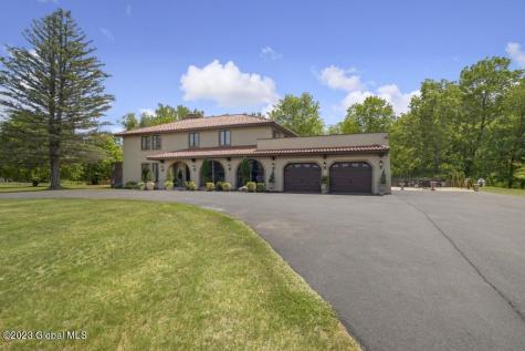 92 Macha Lane Wynantskill NY 12198