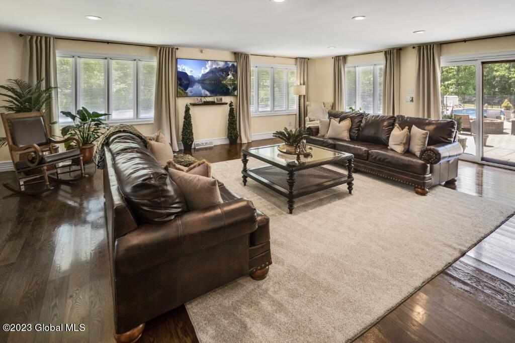 92 Macha Lane Wynantskill NY 12198