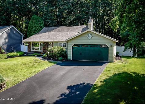 43 Algonquin Road Halfmoon NY 12065