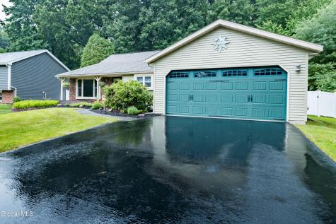 43 Algonquin Road Halfmoon NY 12065