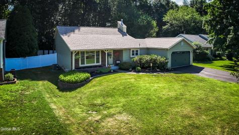 43 Algonquin Road Halfmoon NY 12065