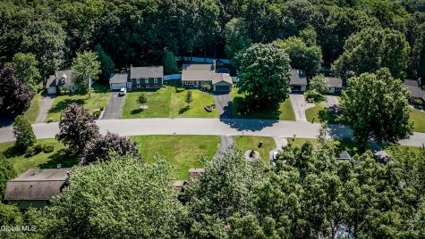 43 Algonquin Road Halfmoon NY 12065