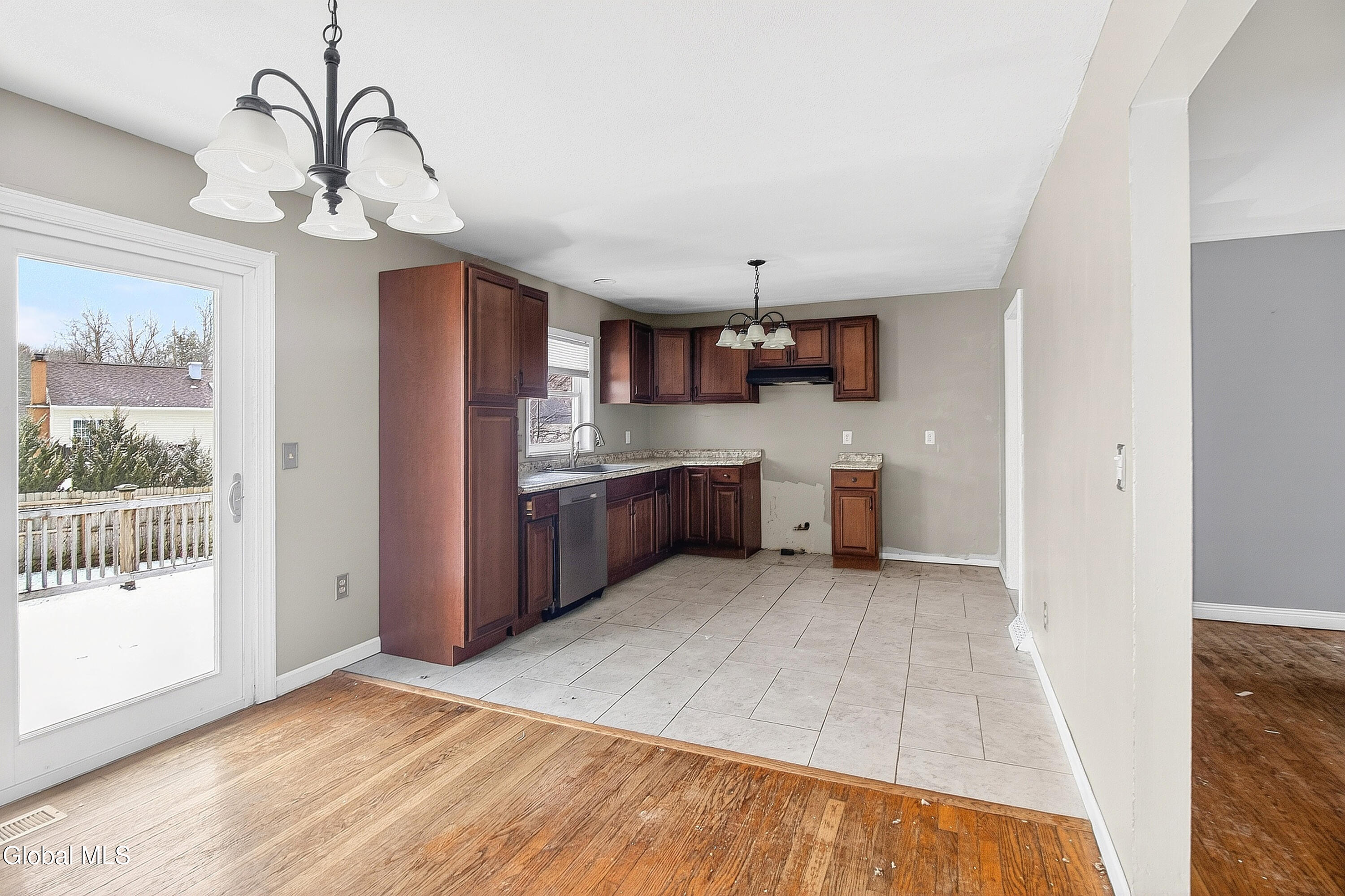 516 Woodburne Drive Utica NY 13502