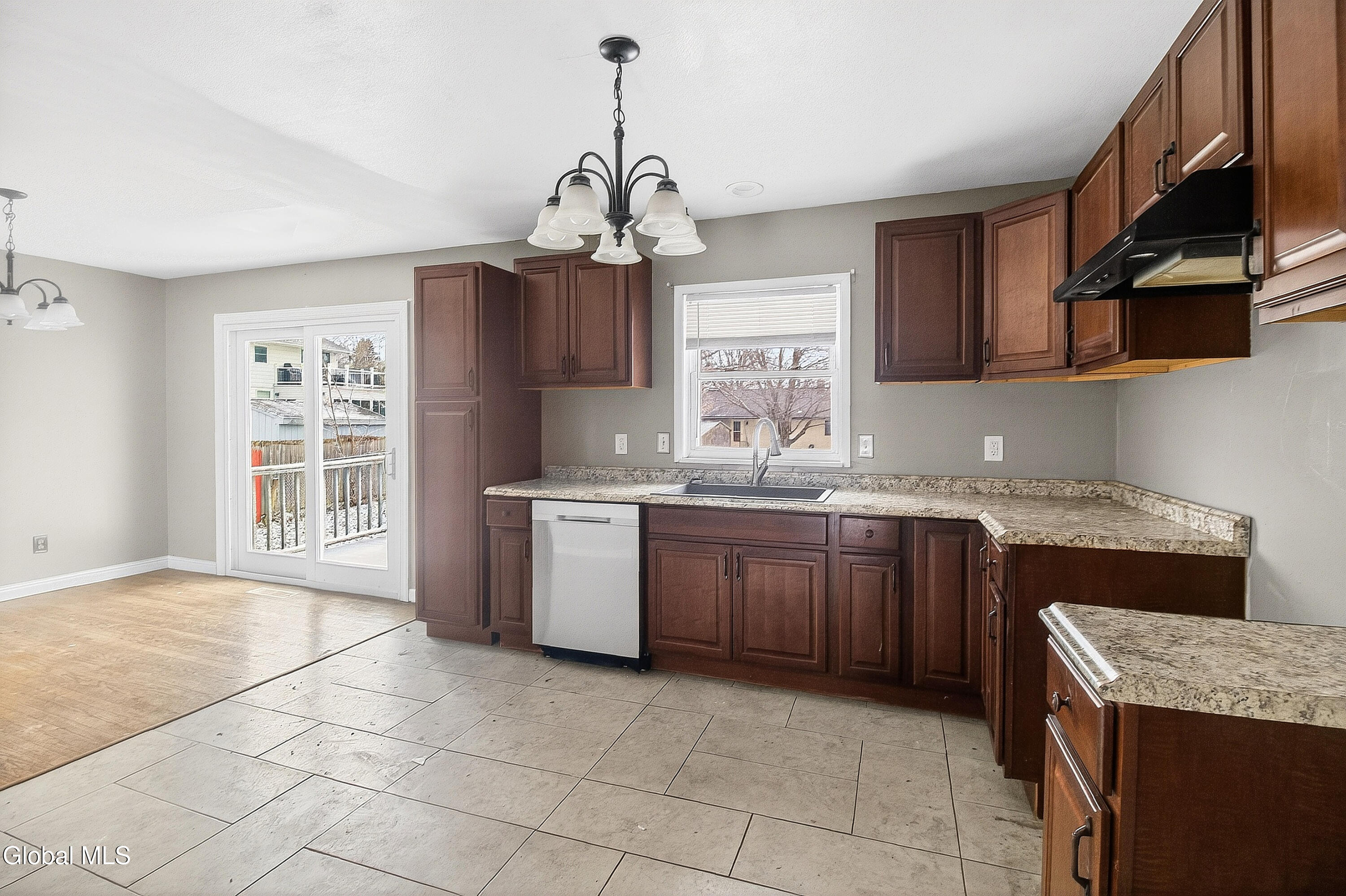 516 Woodburne Drive Utica NY 13502