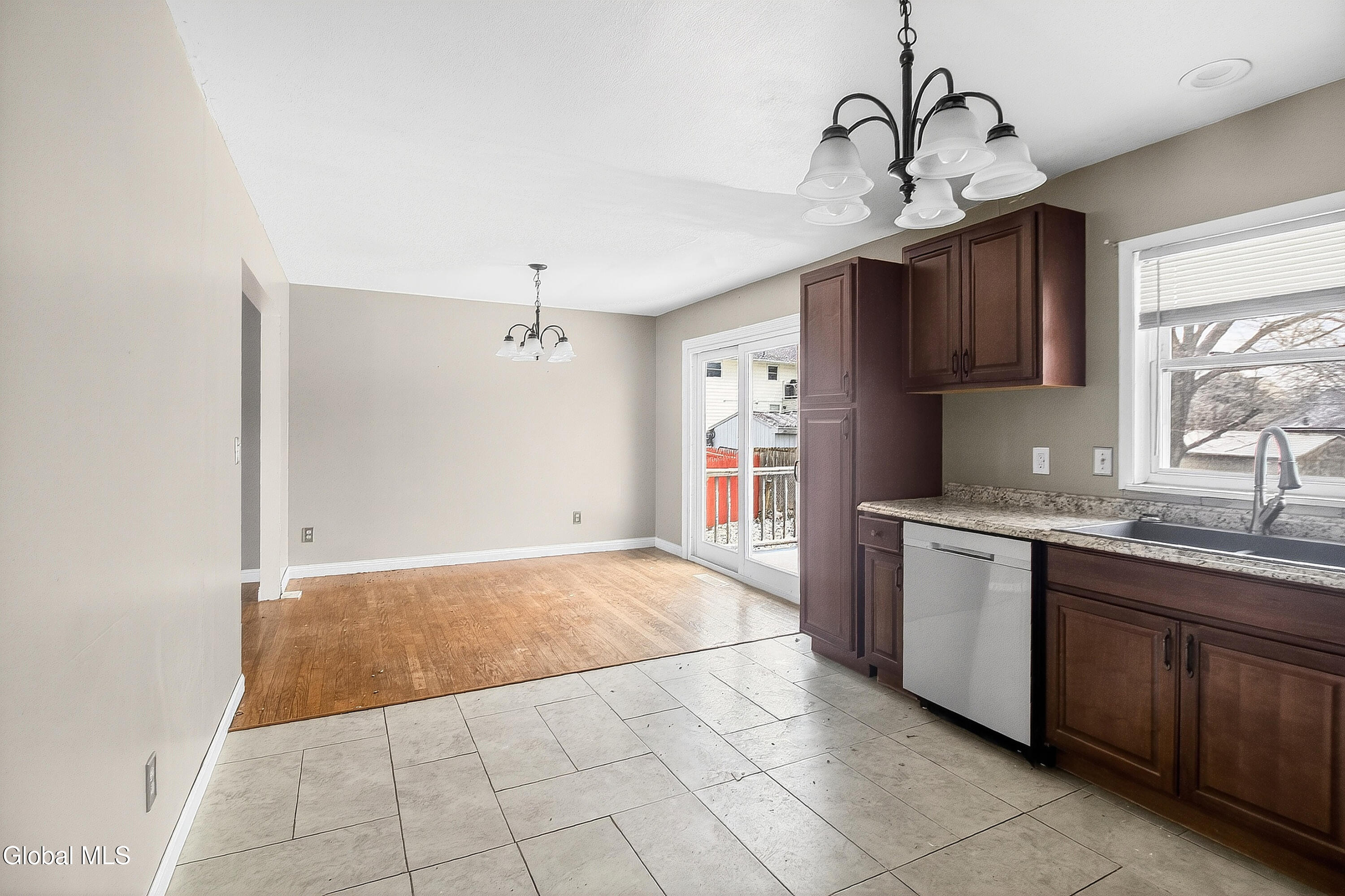 516 Woodburne Drive Utica NY 13502