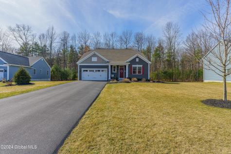 32 Greenbrier Way Halfmoon NY 12065