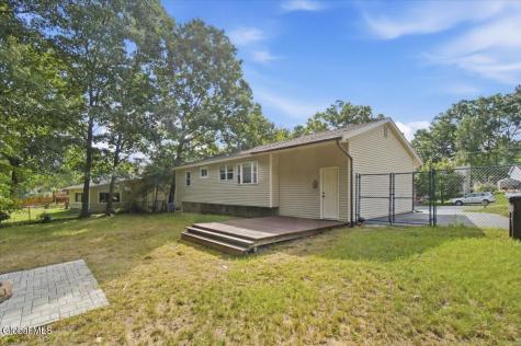 10 Curt Boulevard Saratoga Springs NY 12866