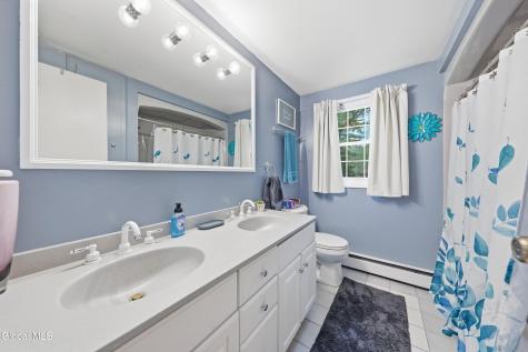 2 Valdepenas Lane Clifton Park NY 12065