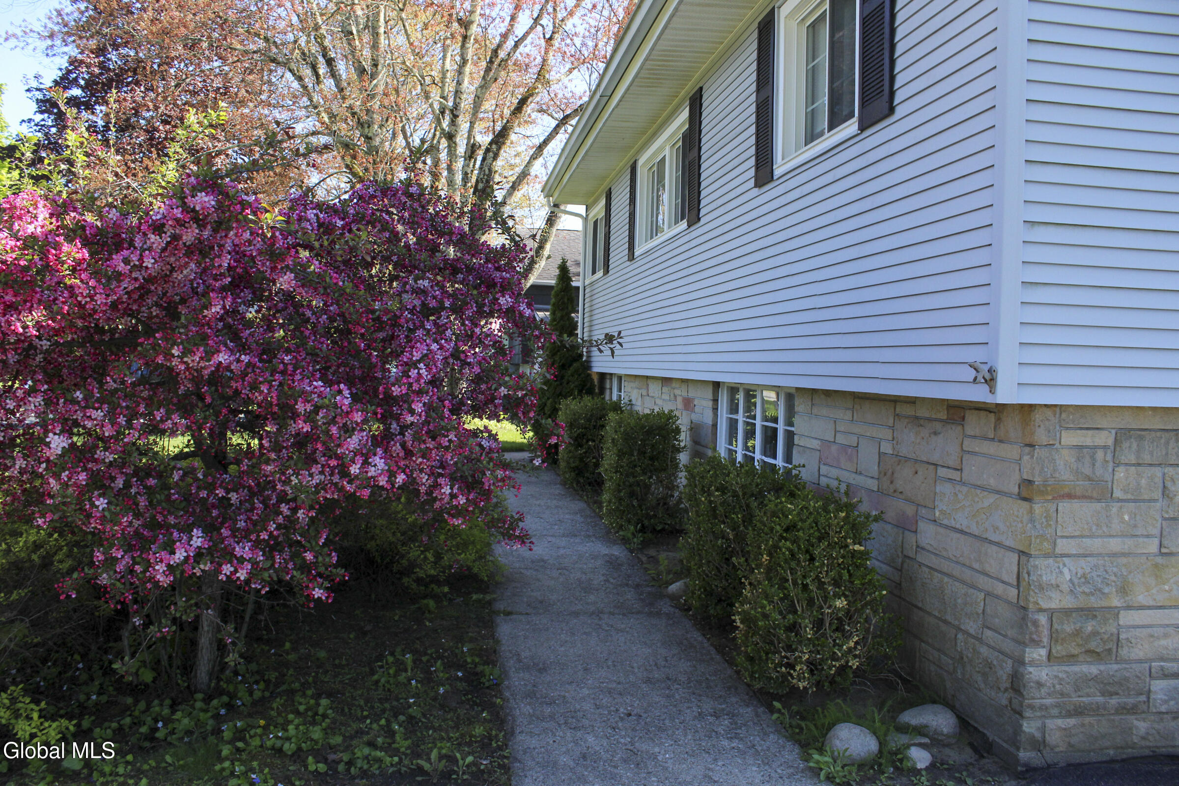11 Hughes Court Queensbury NY 12804