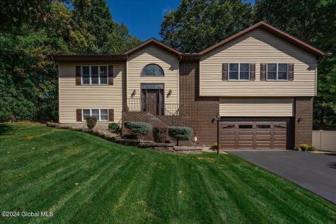 18-20 Pheasant Ridge Drive Loudonville NY 12211