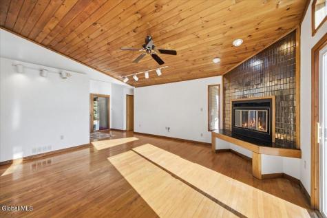 20 Beach Road Clifton Park NY 12065