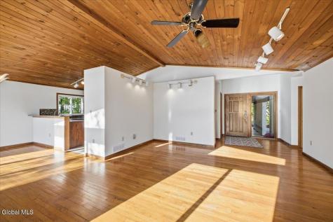 20 Beach Road Clifton Park NY 12065