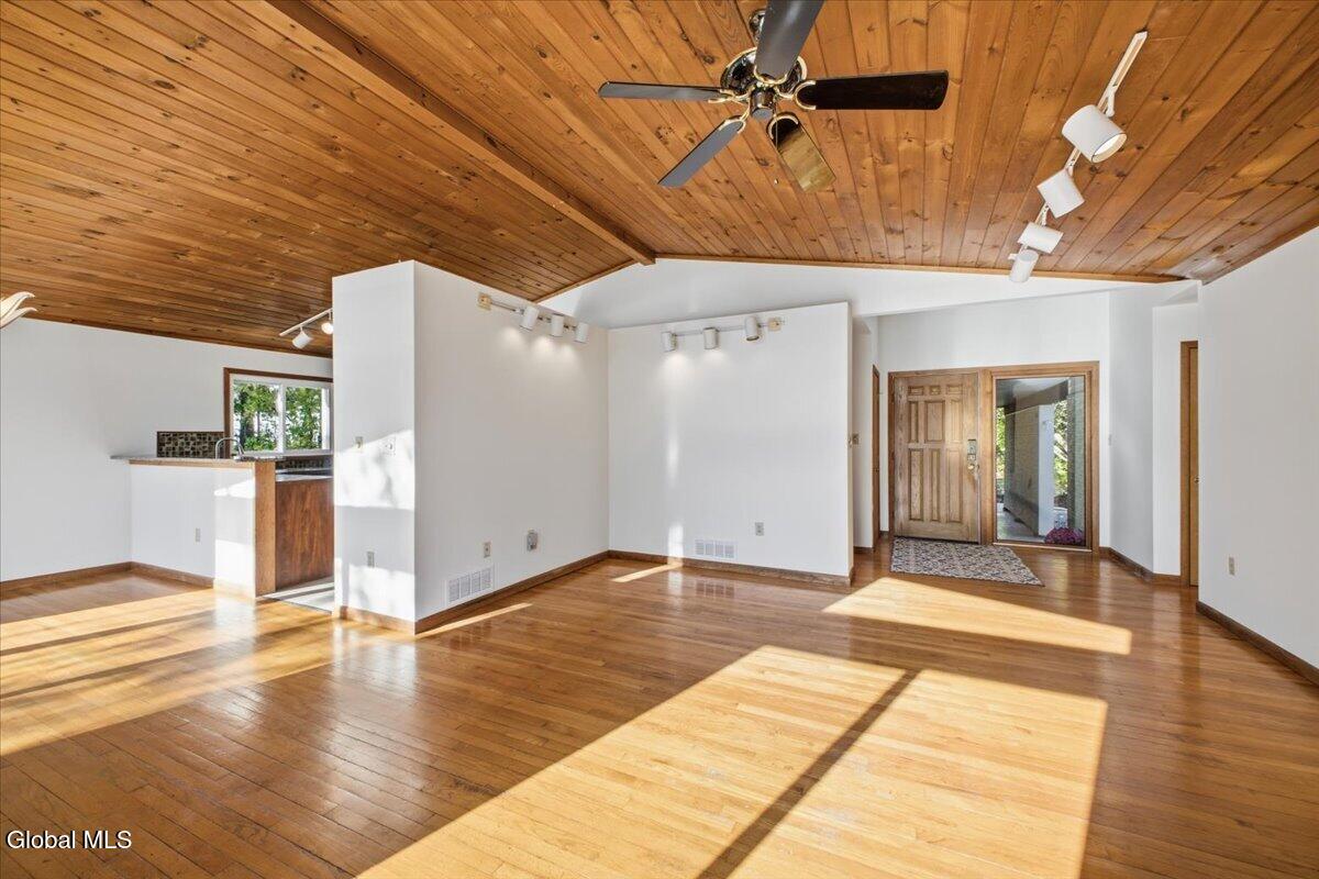 20 Beach Road Clifton Park NY 12065