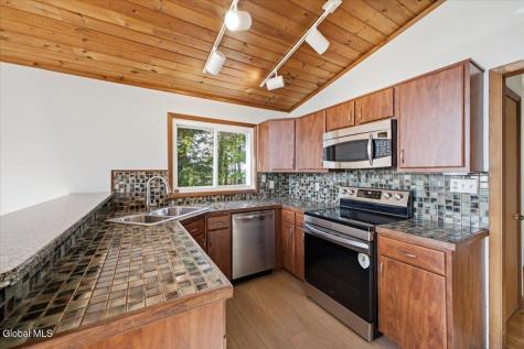 20 Beach Road Clifton Park NY 12065