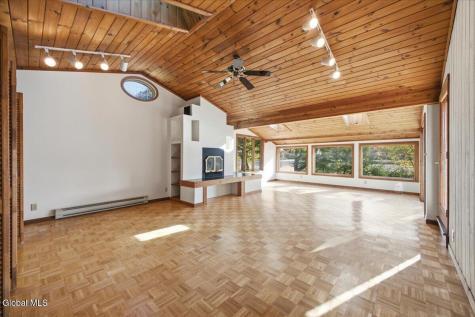 20 Beach Road Clifton Park NY 12065