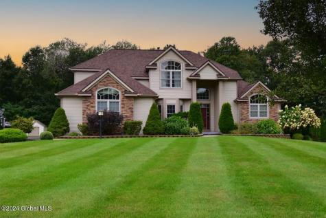 35 Devonshire Way Halfmoon NY 12065