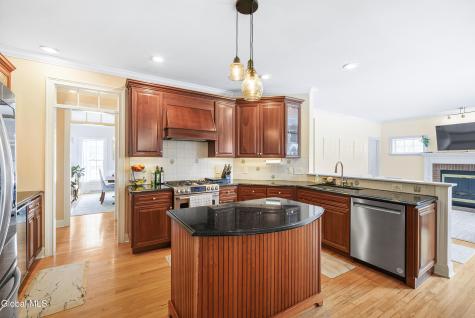 241 Mohawk Trail Niskayuna NY 12309