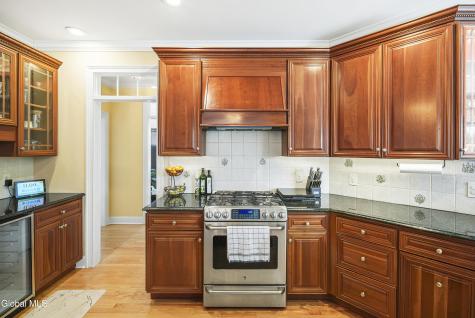 241 Mohawk Trail Niskayuna NY 12309