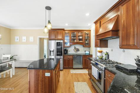 241 Mohawk Trail Niskayuna NY 12309