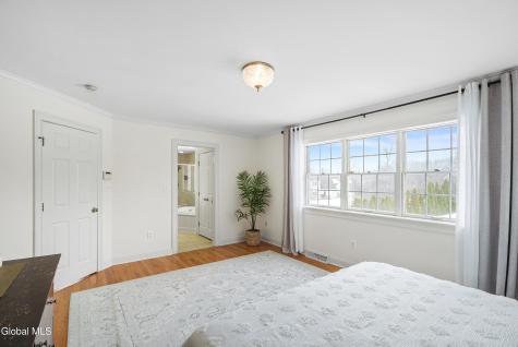 241 Mohawk Trail Niskayuna NY 12309