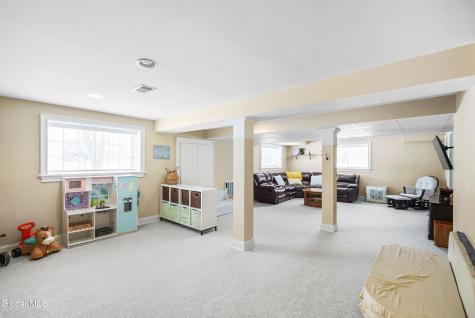 241 Mohawk Trail Niskayuna NY 12309