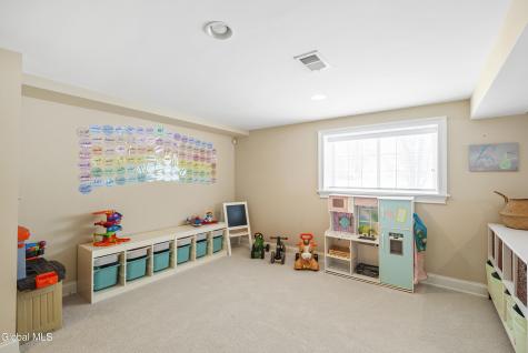 241 Mohawk Trail Niskayuna NY 12309