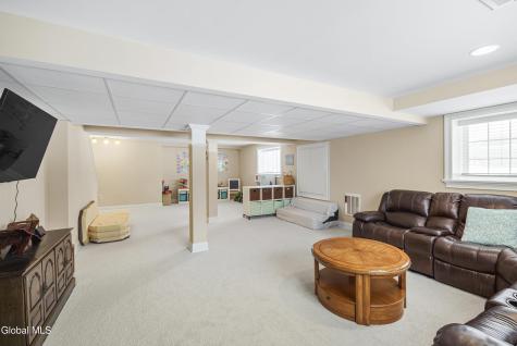 241 Mohawk Trail Niskayuna NY 12309