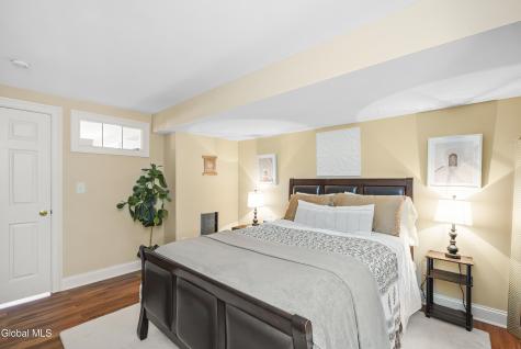 241 Mohawk Trail Niskayuna NY 12309