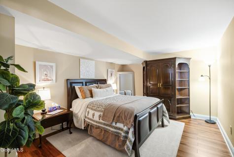 241 Mohawk Trail Niskayuna NY 12309