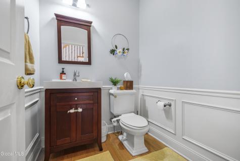 241 Mohawk Trail Niskayuna NY 12309