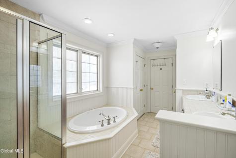 241 Mohawk Trail Niskayuna NY 12309