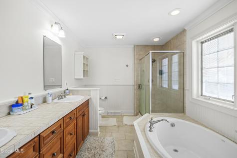 241 Mohawk Trail Niskayuna NY 12309