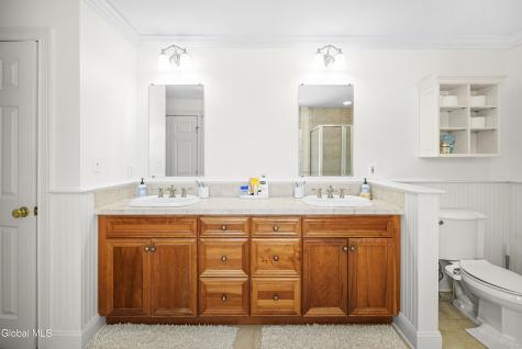 241 Mohawk Trail Niskayuna NY 12309