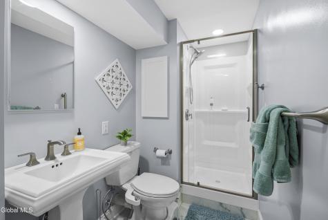 241 Mohawk Trail Niskayuna NY 12309