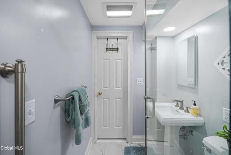 241 Mohawk Trail Niskayuna NY 12309