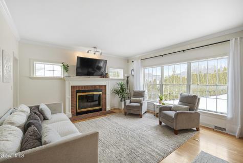 241 Mohawk Trail Niskayuna NY 12309