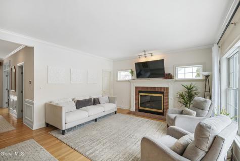 241 Mohawk Trail Niskayuna NY 12309