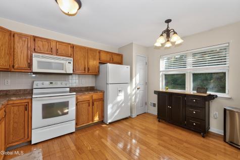 8 Slatestone Drive Scotia NY 12302
